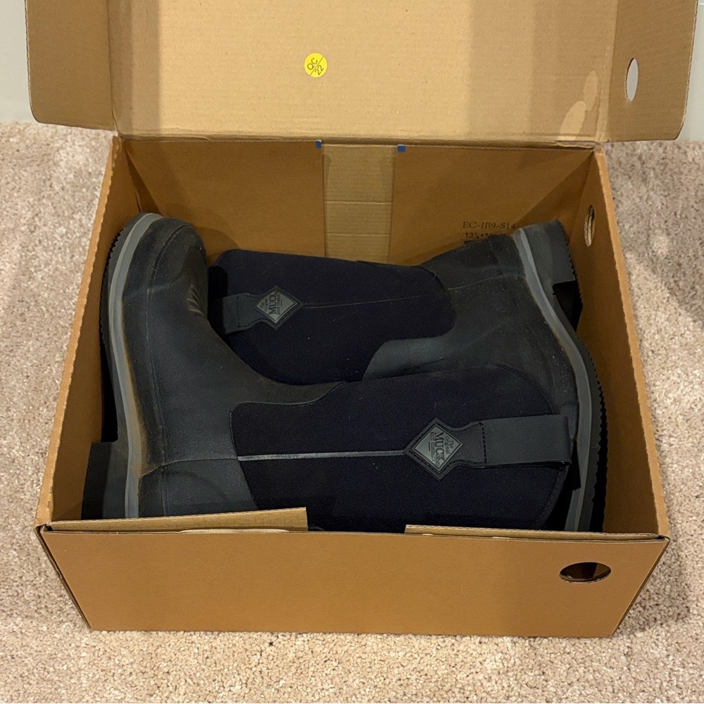 Muck Boots Women’s Black Ryder Equestrian Boot, 6